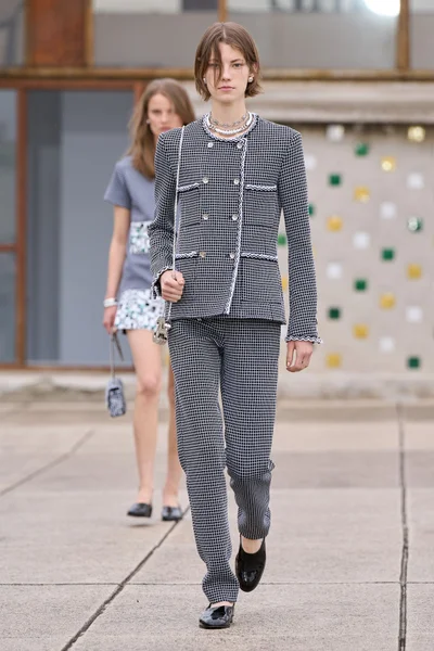 Look 27